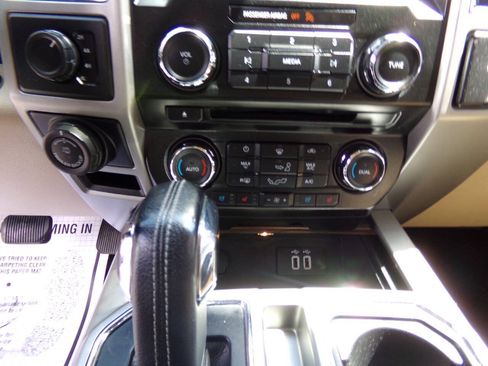 Used 2016 Ford F150 Lariat AWD/4WD image 24