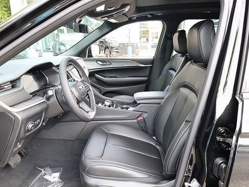 New 2025 Jeep Grand Cherokee L Limited w/ Black Appearance Package image 17