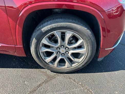 Used 2019 Chevrolet Traverse Premier w/ Driver Confidence II Package FWD image 2