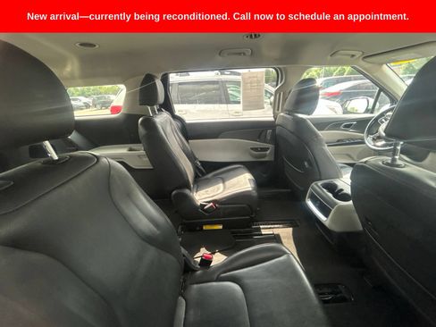 Used 2022 Kia Carnival LX FWD image 6
