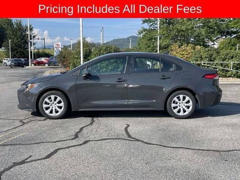 Used 2024 Toyota Corolla LE FWD image 2
