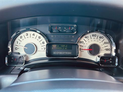 Used 2010 Ford Expedition Limited image 36