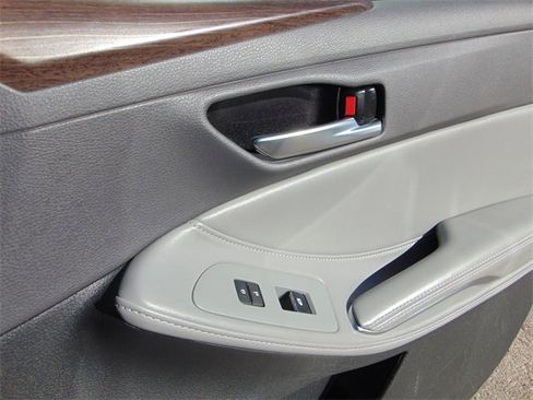 Used 2021 Toyota Avalon XLE image 26