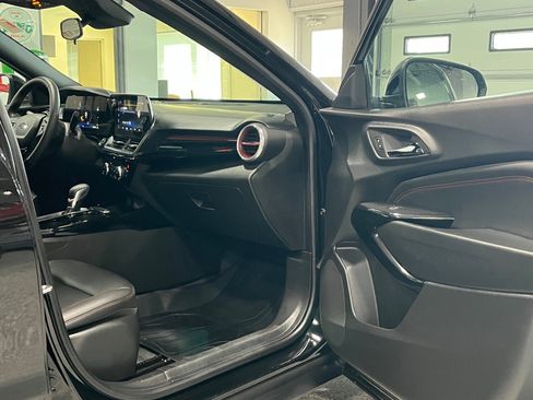 Certified 2024 Chevrolet Trax RS w/ Sunroof Package image 8