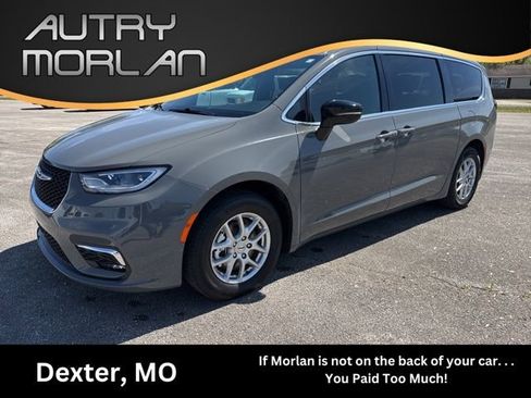 Used 2025 Chrysler Pacifica Select FWD image 1