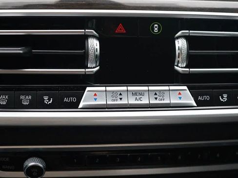 Used 2020 BMW X7 xDrive40i w/ Cold Weather Package image 37