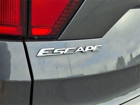 Used 2019 Ford Escape SE image 30