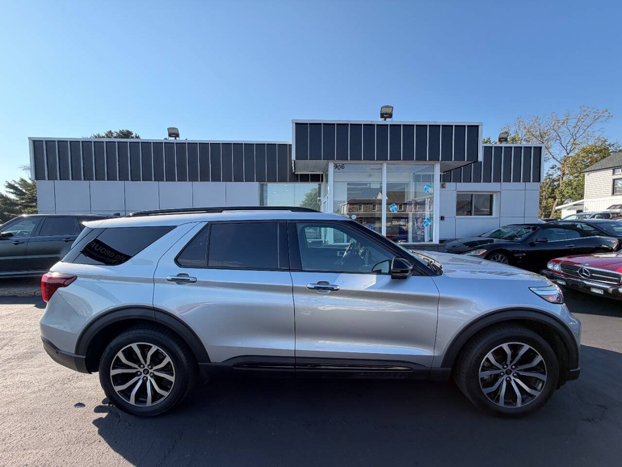 Used 2020 Ford Explorer ST w/ Premium Technology Package AWD/4WD image 9