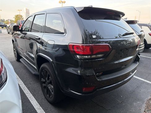 Used 2022 Jeep Grand Cherokee Laredo X AWD/4WD image 5