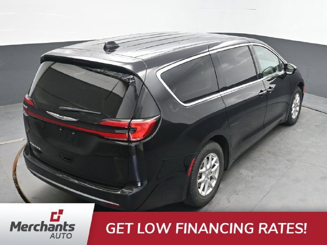 Used 2024 Chrysler Pacifica Touring-L FWD image 26