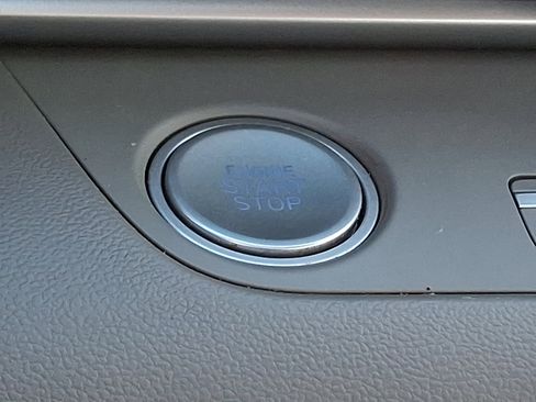 Used 2024 Hyundai Elantra SEL image 24