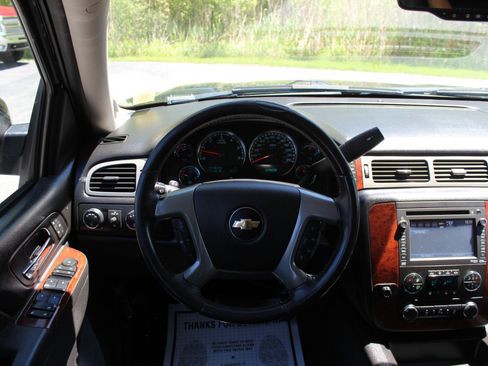 Used 2014 Chevrolet Suburban LT AWD/4WD image 21