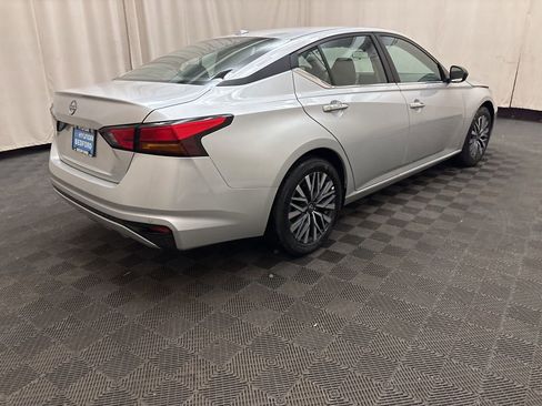 Used 2025 Nissan Altima 2.5 SV image 5