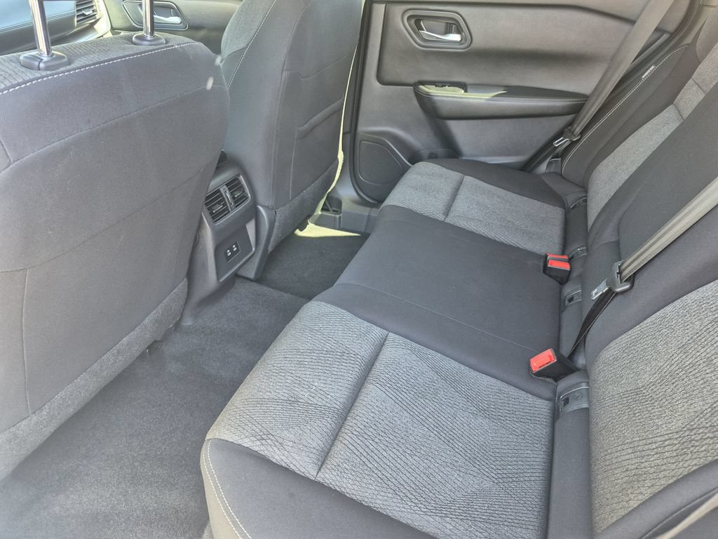 Used 2024 Nissan Rogue SV AWD/4WD image 13