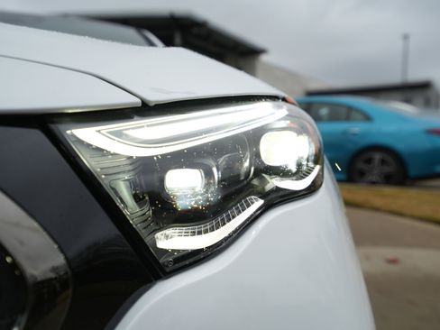 New 2026 Mercedes-Benz E 53 AMG e 4MATIC Sedan image 11