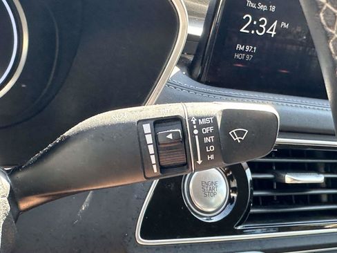 Used 2023 Genesis G70 2.0T image 32