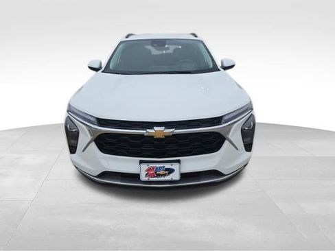 Used 2024 Chevrolet Trax LT w/ Driver Confidence Package image 3