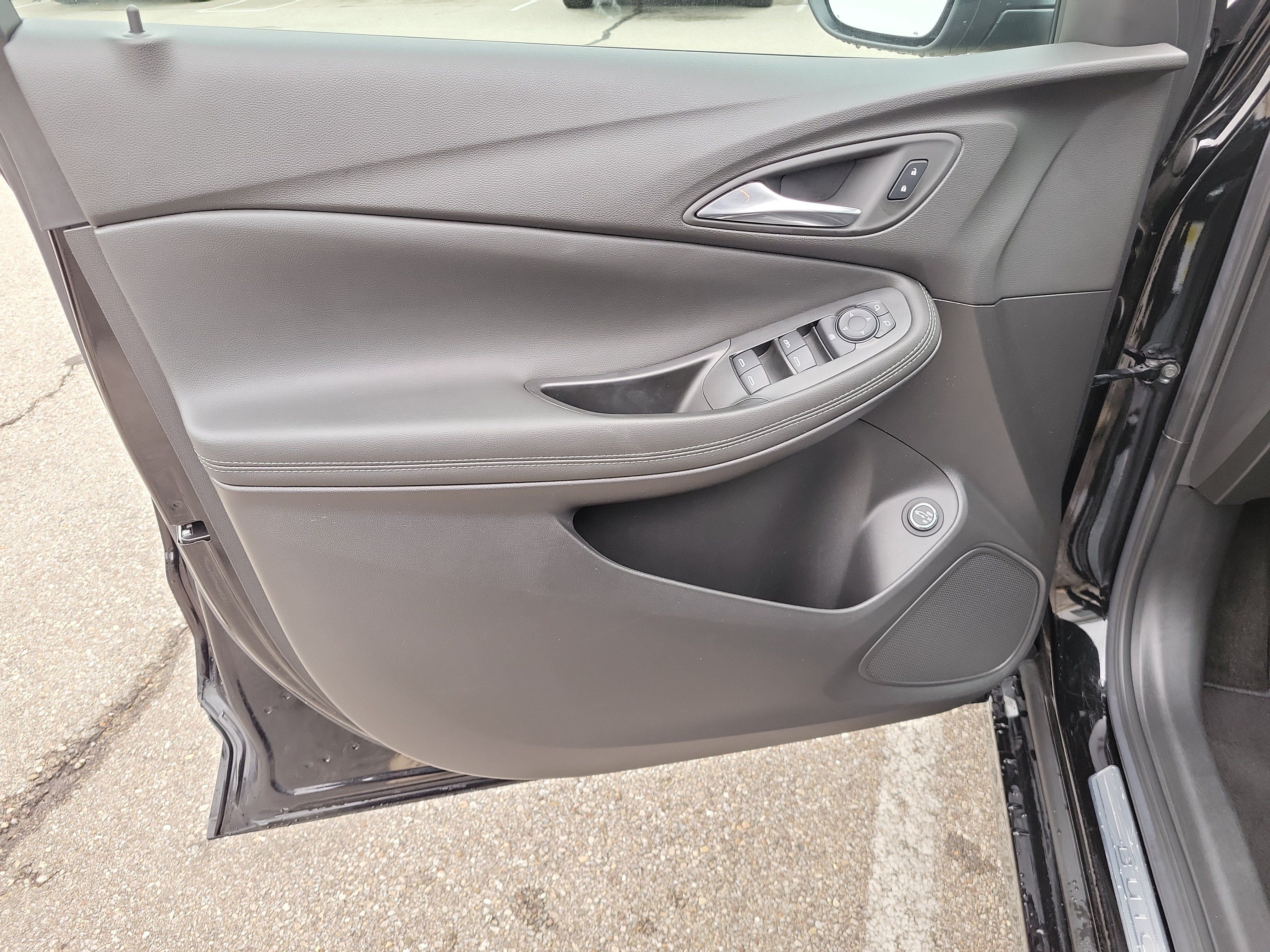Used 2023 Buick Encore GX Select w/ Sport Touring Package FWD image 18