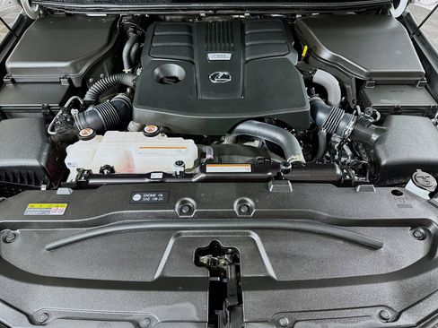 Used 2024 Lexus GX 550 w/ Accessory Package (2T) image 29