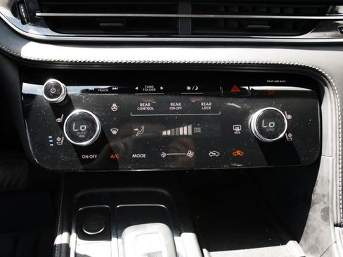 Used 2023 INFINITI QX60 Luxe w/ Cargo Package AWD/4WD image 17