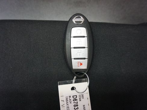 Used 2021 Nissan Titan PRO-4X w/ Pro-4x Convenience Package AWD/4WD image 19