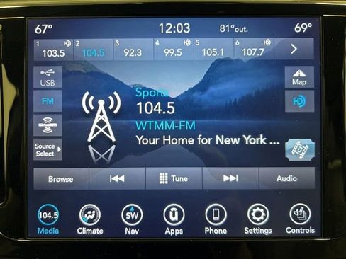 Used 2020 Chrysler Pacifica Touring-L Plus w/ Advanced Safetytec Group FWD image 31