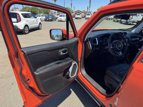 Used 2019 Jeep Renegade Latitude w/ Popular Equipment Group AWD/4WD image 23