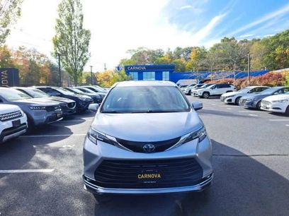 Used 2022 Toyota Sienna XLE