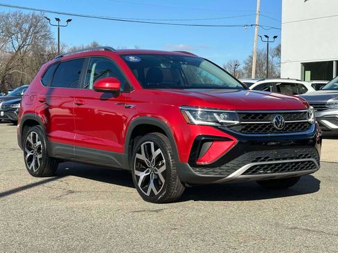 Certified 2022 Volkswagen Taos SEL image 2