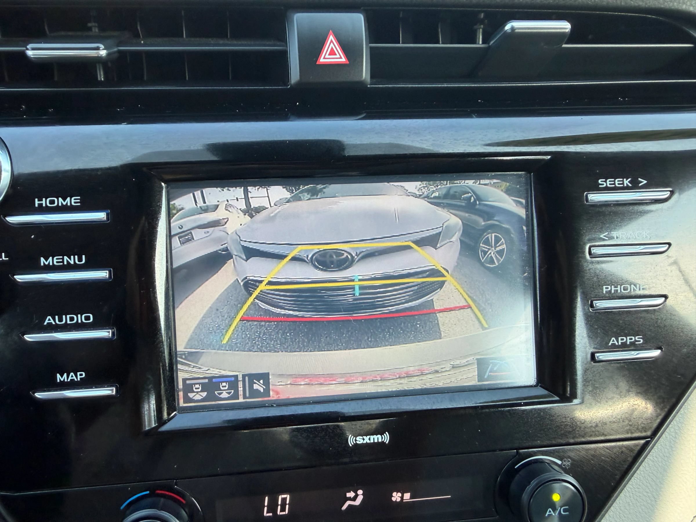 Used 2020 Toyota Camry SE w/ Convenience Package FWD image 23