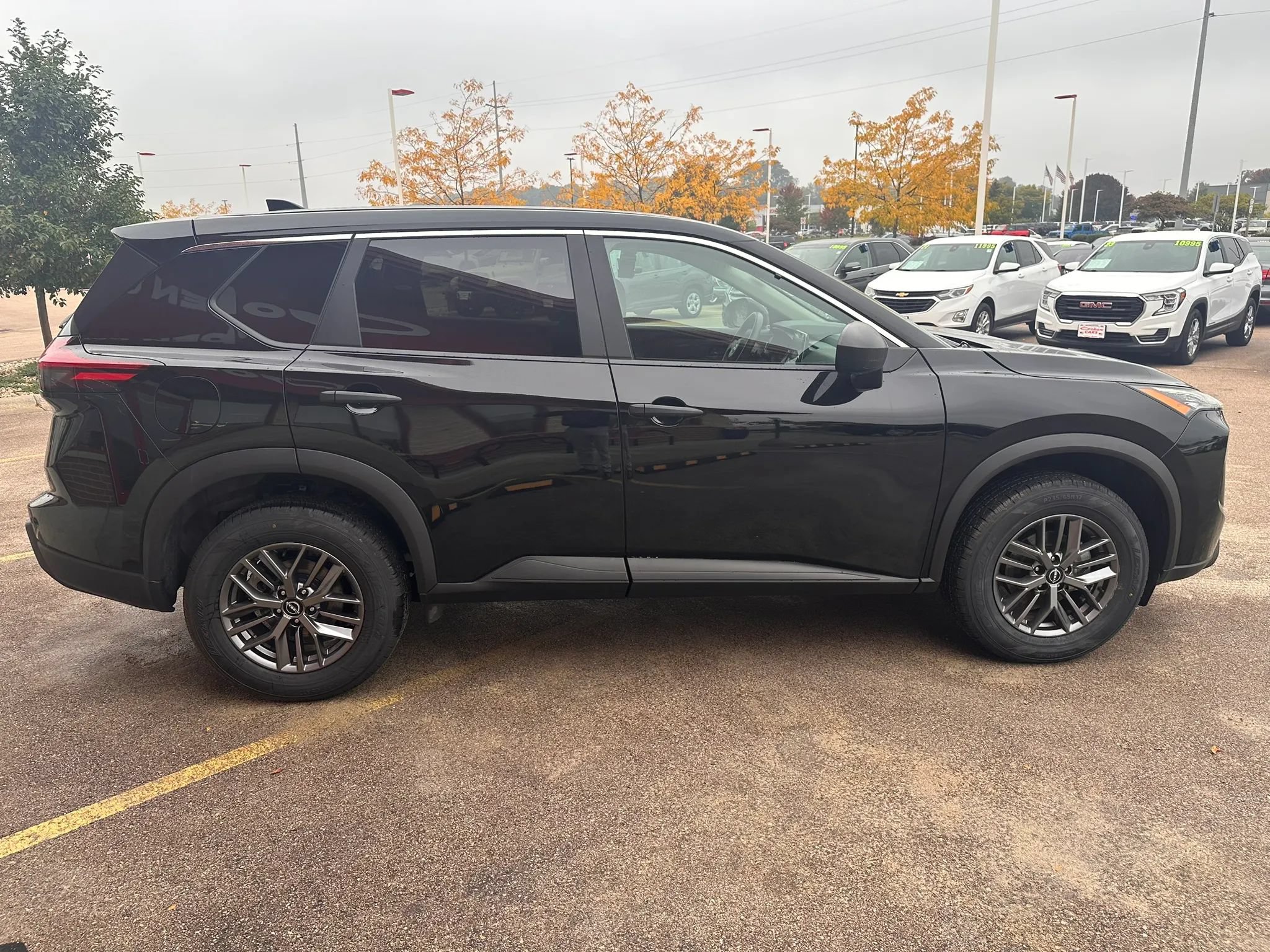 Used 2024 Nissan Rogue S AWD/4WD image 4