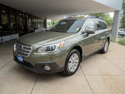 Used 2017 Subaru Outback 2.5i Premium AWD/4WD image 3