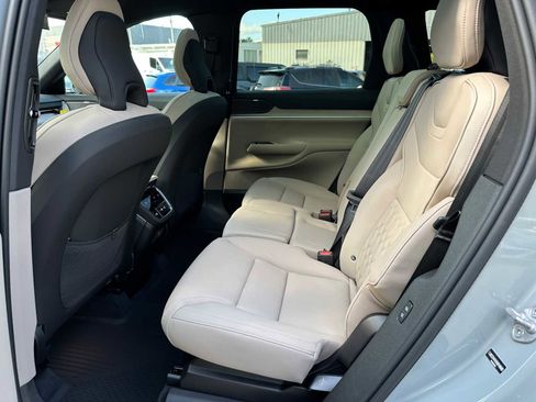 New 2025 Volvo EX90 Plus image 15