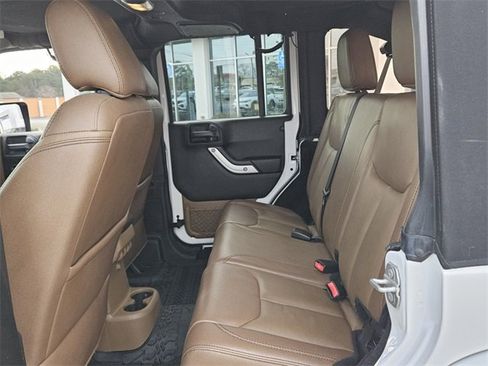 Used 2018 Jeep Wrangler Unlimited Sahara image 6