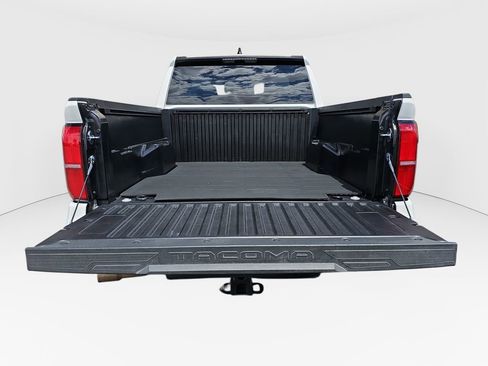 Certified 2024 Toyota Tacoma SR5 AWD/4WD image 21