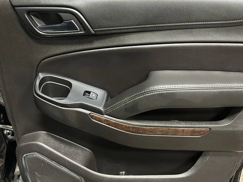 Used 2018 Chevrolet Suburban LT image 17