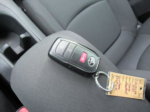 Used 2024 Toyota Corolla Cross LE image 30