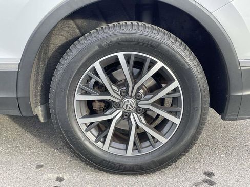 Used 2018 Volkswagen Tiguan SE w/ Panoramic Sunroof Package image 5