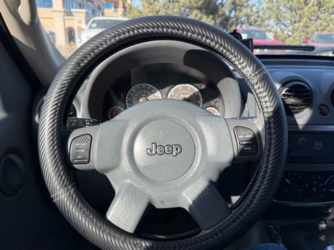 Used 2005 Jeep Liberty Renegade w/ Trailer Tow Group image 33