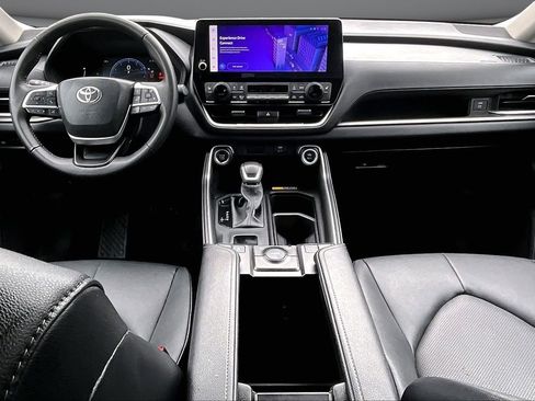 Used 2025 Toyota Grand Highlander FWD image 7