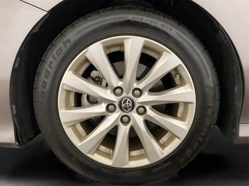 Used 2018 Toyota Camry LE image 20