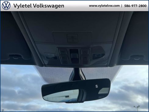 Certified 2021 Volkswagen Tiguan SE w/ Panoramic Sunroof Package image 31