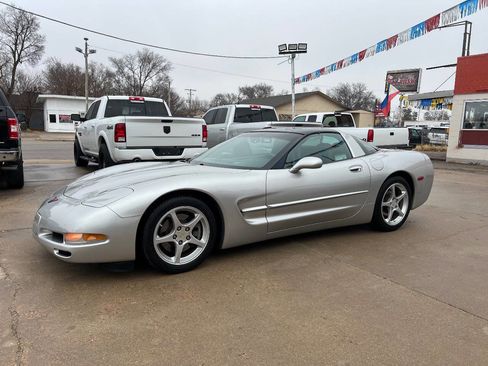 Used 2004 Chevrolet Corvette Coupe w/ Roof Package image 2