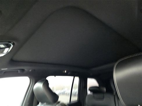 Used 2022 Jeep Grand Cherokee Overland w/ Advanced Protech Group III image 21