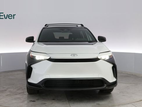 Used 2025 Toyota bZ4X FWD image 3