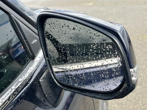 Used 2022 Toyota Highlander XLE image 16