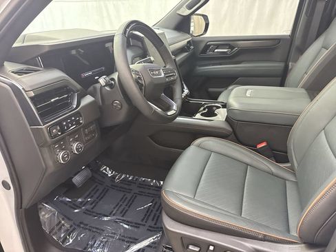 Used 2024 GMC Yukon XL Denali Ultimate AWD/4WD image 12