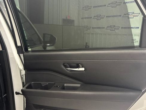 Used 2024 Nissan Pathfinder SL w/ SL Premium Package AWD/4WD image 37
