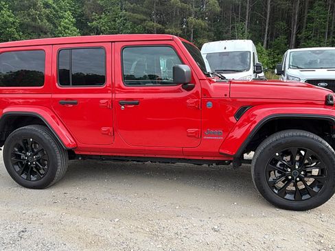 Used 2025 Jeep Wrangler Unlimited Sahara w/ Safety Group AWD/4WD image 7