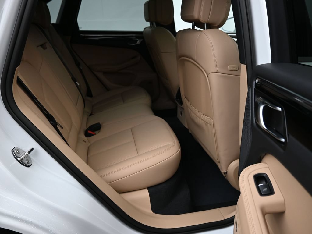 Certified 2026 Porsche Macan AWD/4WD image 25